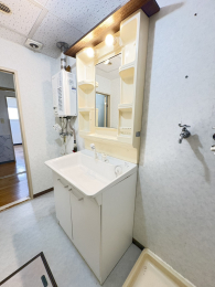 �k�C���D�y�s����{�̑���4���ڂ̒��Ã}���V�����̐��ʑ�E���ʏ�