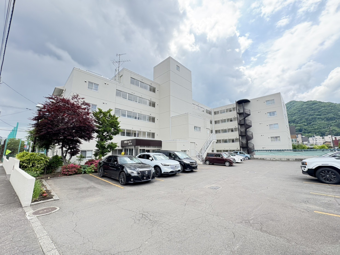 �k�C���D�y�s����R�̎���9���ڂ̒��Ã}���V�����̒��ԏ�